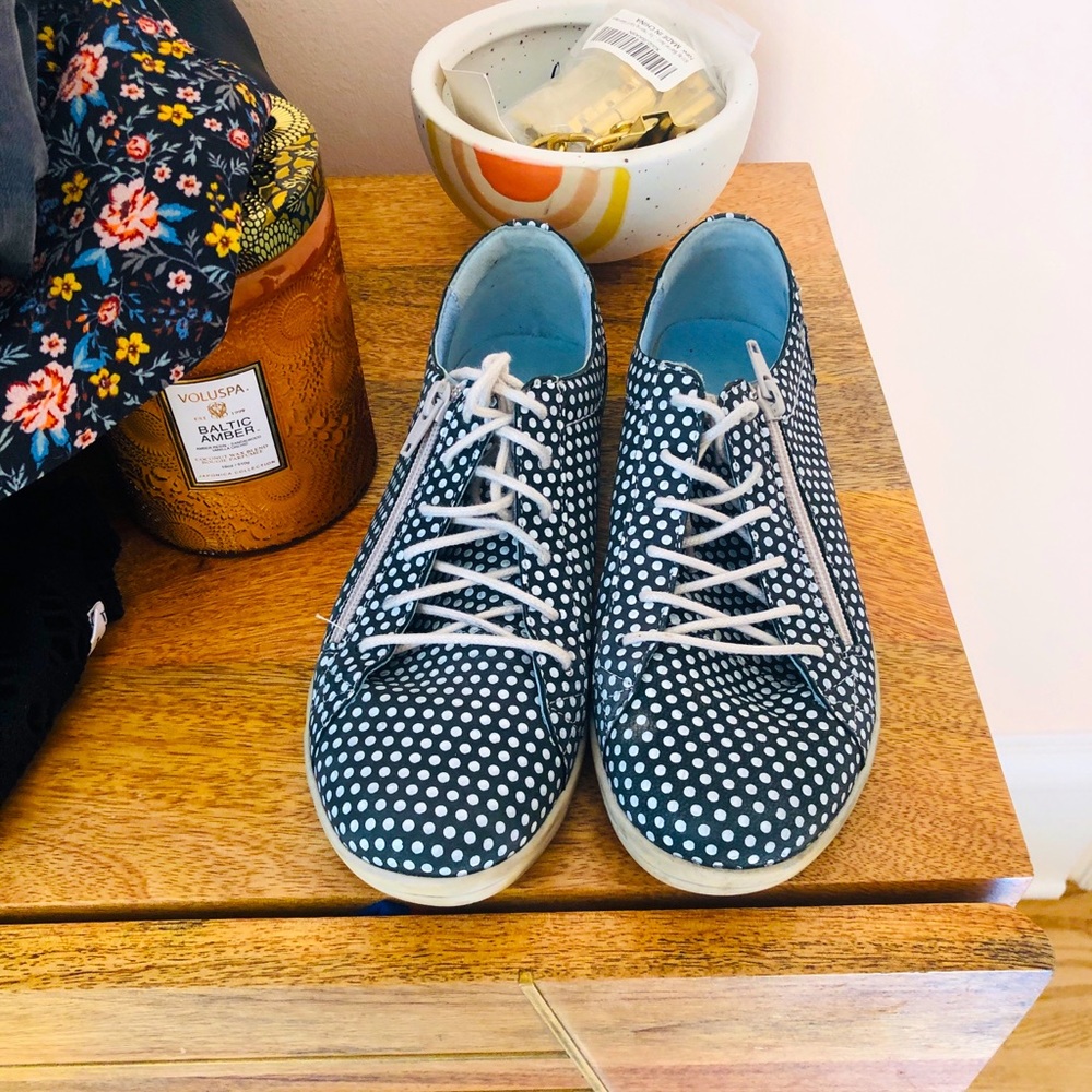 Cloud women’s shoes polka dot sneakers